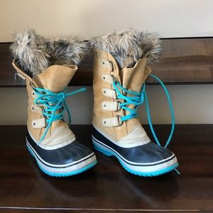 Girls Sorel snow boots- size 6